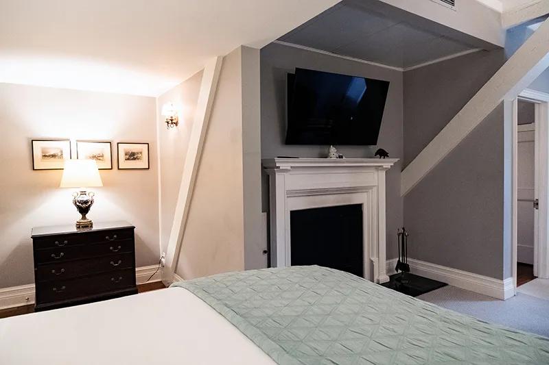 Main House room with queen bed, third floor