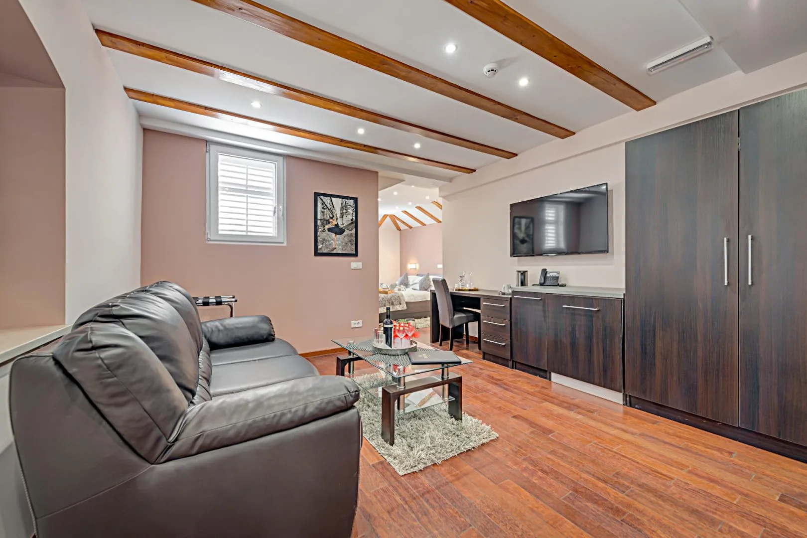 Suite 401