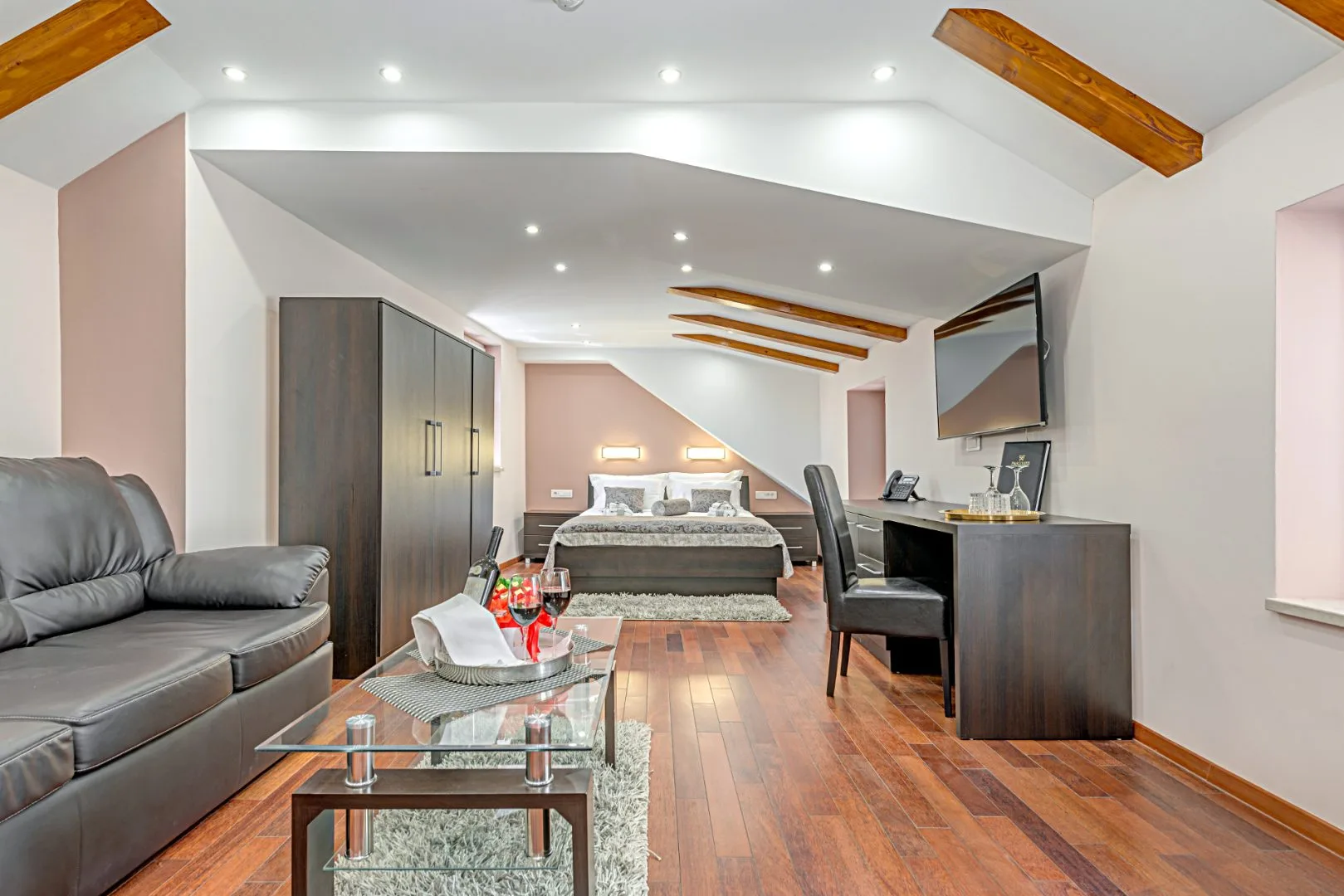 Duplex Suite 404