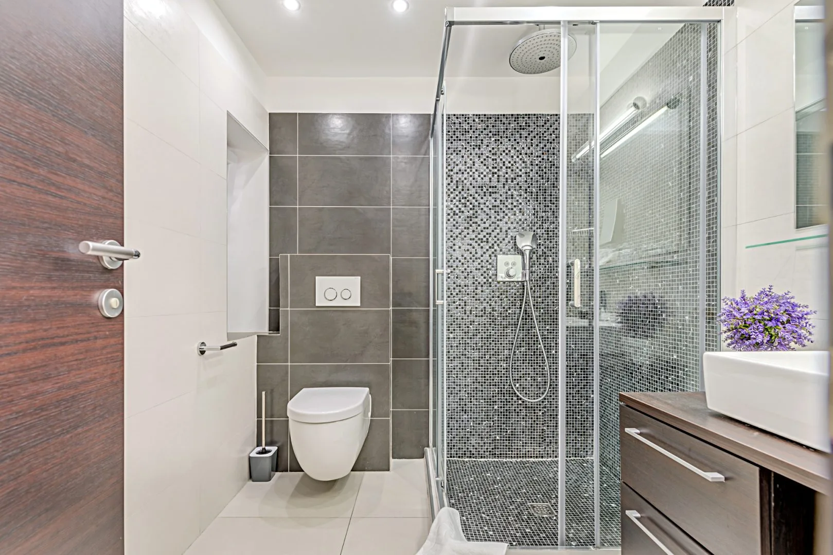 Duplex Suite 404 bathroom