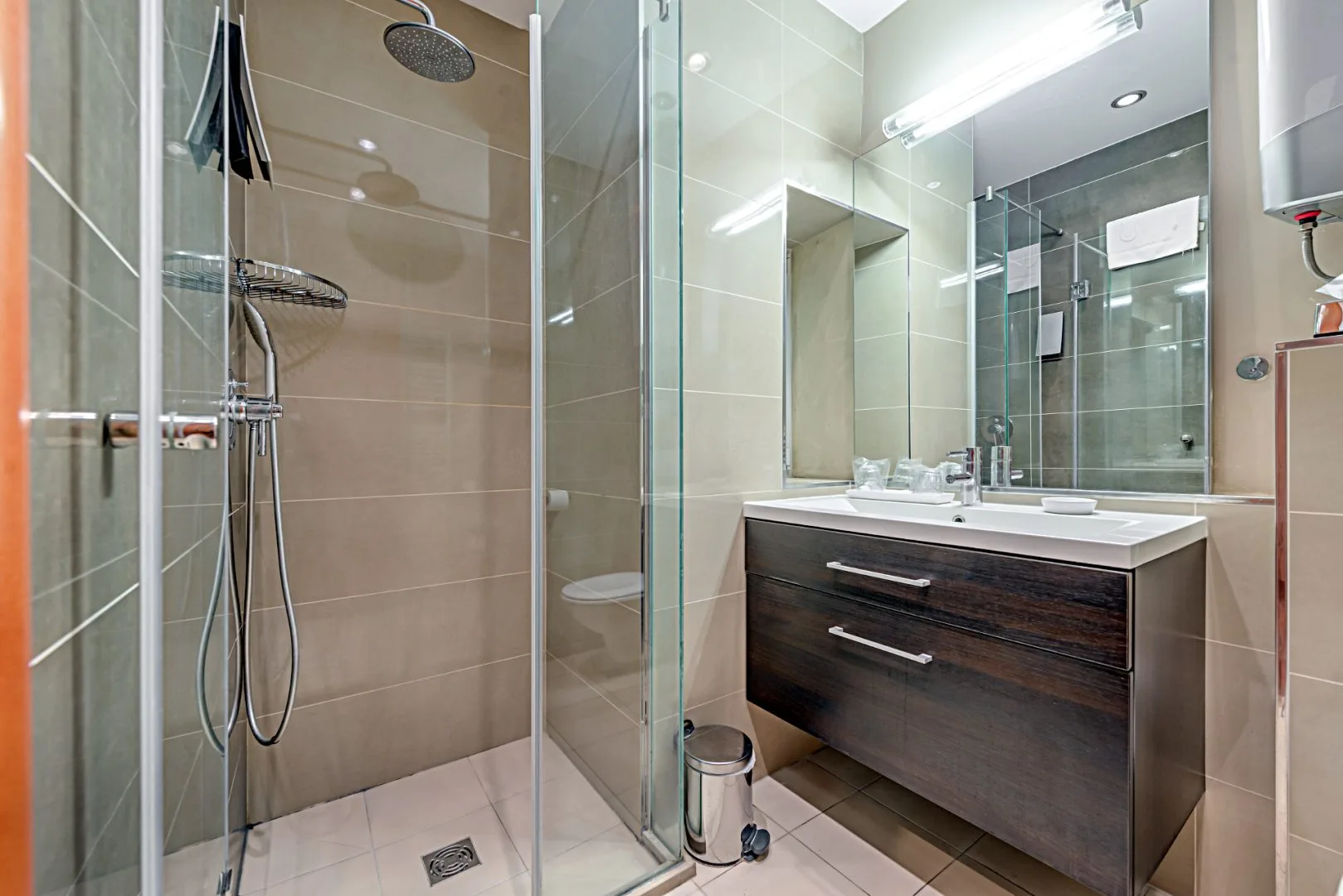 Suite 103 bathroom