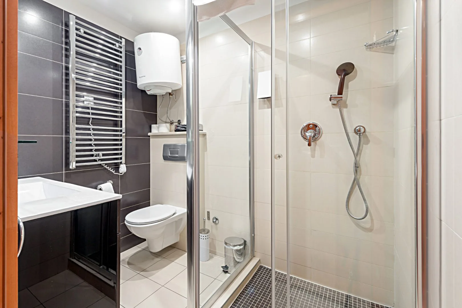 Suite 304 bathroom