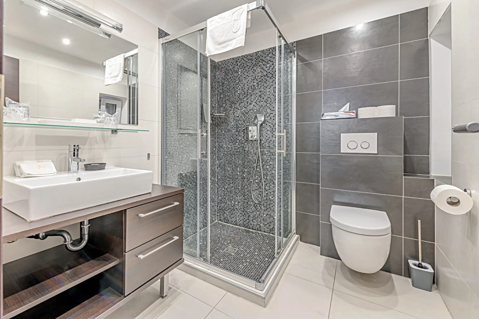 Suite 401 bathroom