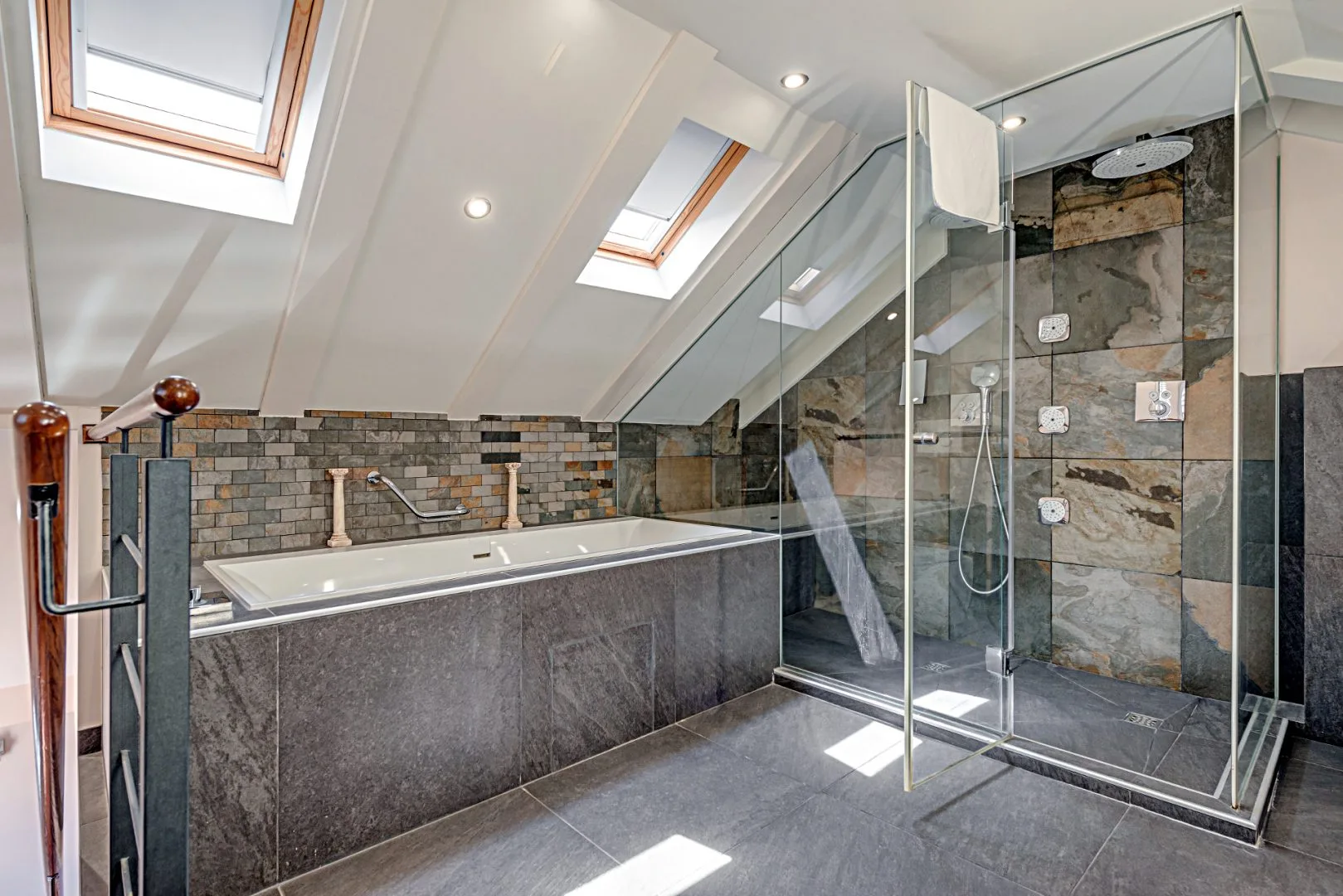 Duplex Suite 402 bathroom