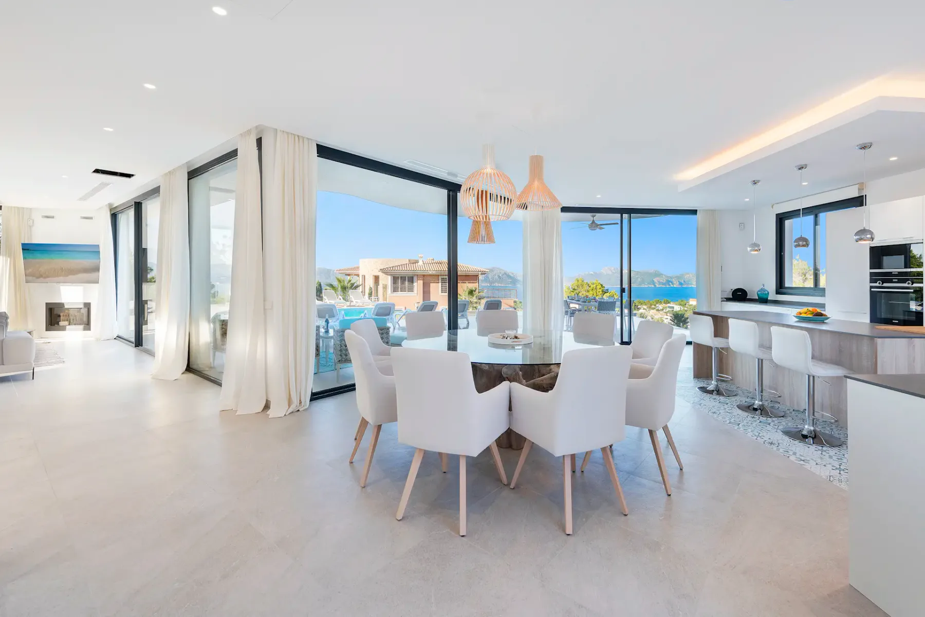 Spacious seaside living room sea view villa Arc en ciel Mallorca