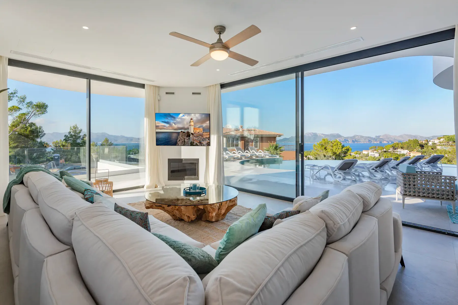 Spacious seaside living room sea view villa Arc en ciel Mallorca