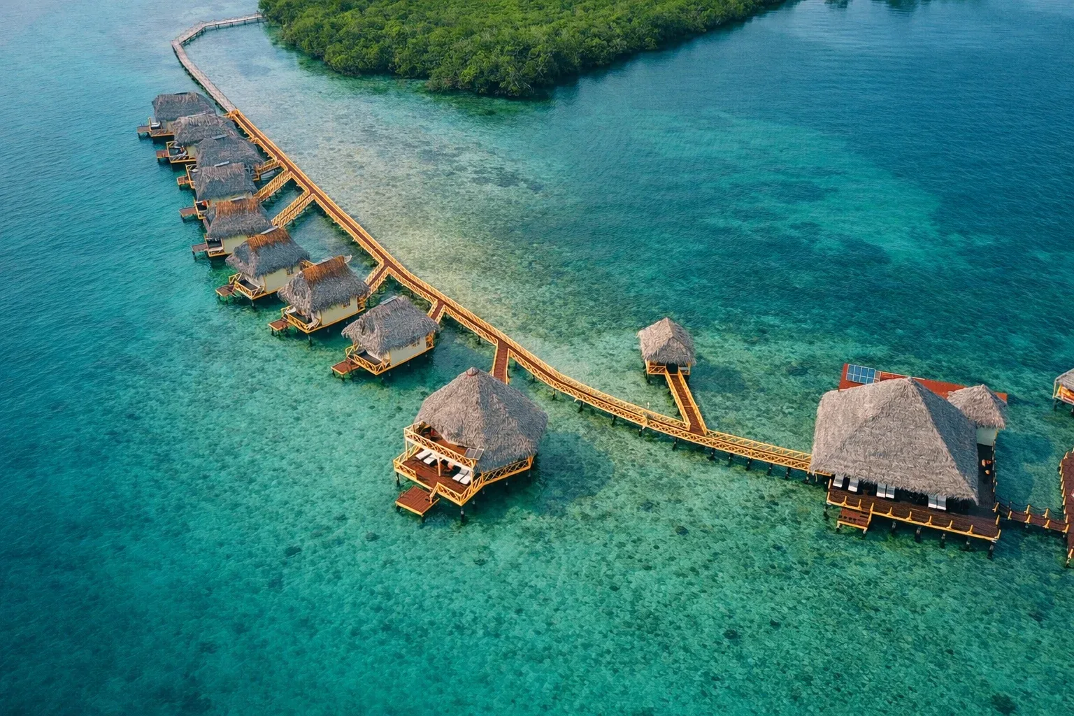 Punta Caracol Acqua Lodge