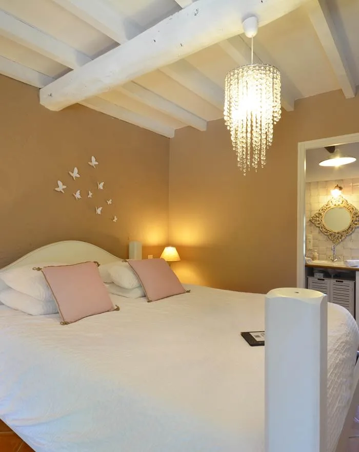 Habitación Mireille con cama queen size