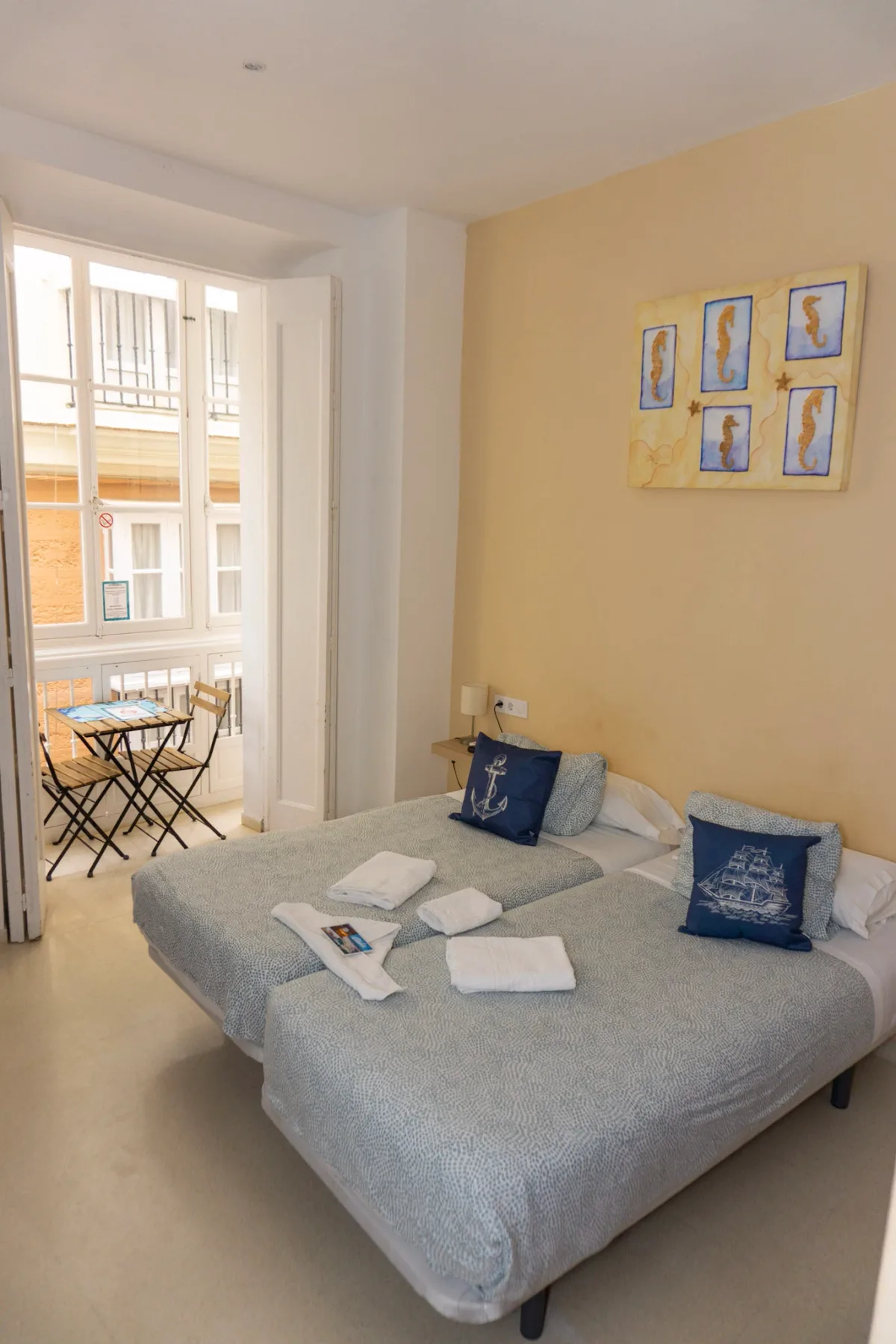 Habitación con balcón