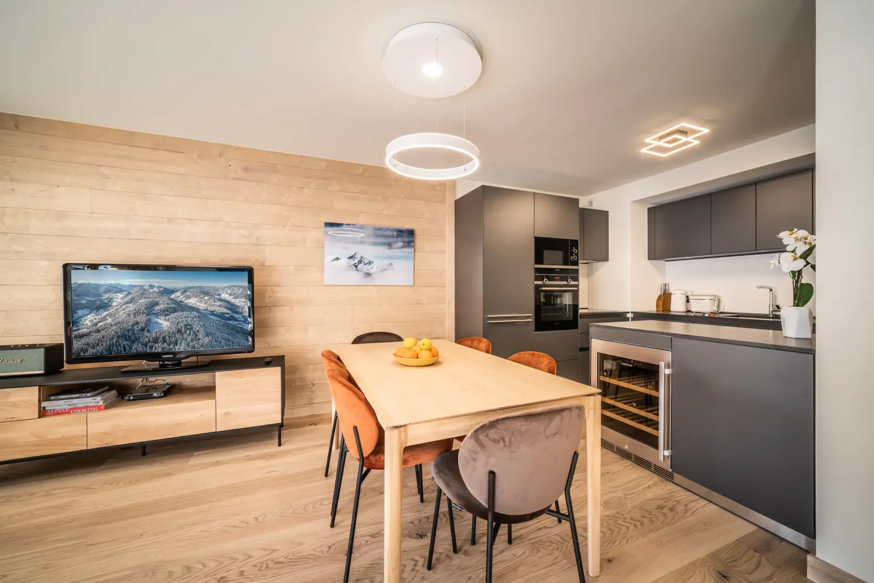 Beautiful open plan dining room family apartment Kanoko Les Gets