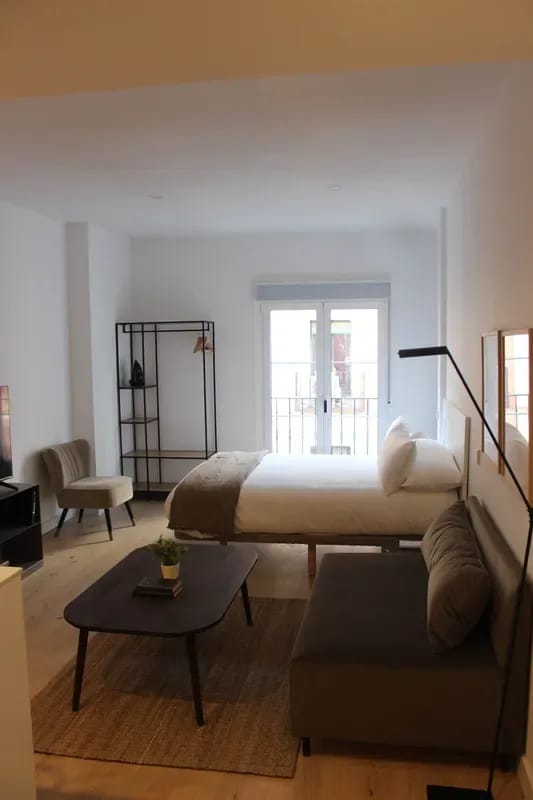 Bright 1BR with Balcony in Central Madrid