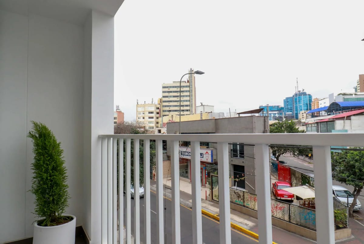 Upscale 2BR w/ Balcony in Heart of Miraflores