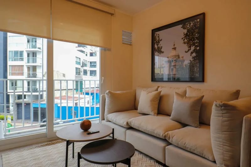 Upscale 2BR w/ Balcony in Heart of Miraflores