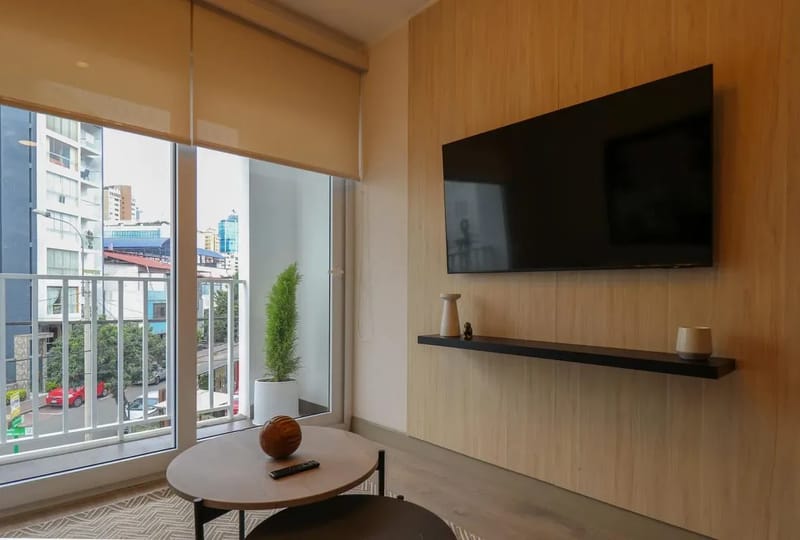 Upscale 2BR w/ Balcony in Heart of Miraflores