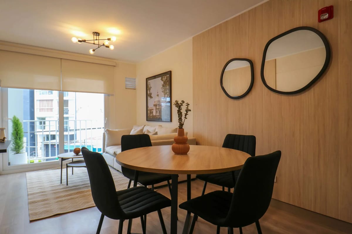 Upscale 2BR w/ Balcony in Heart of Miraflores