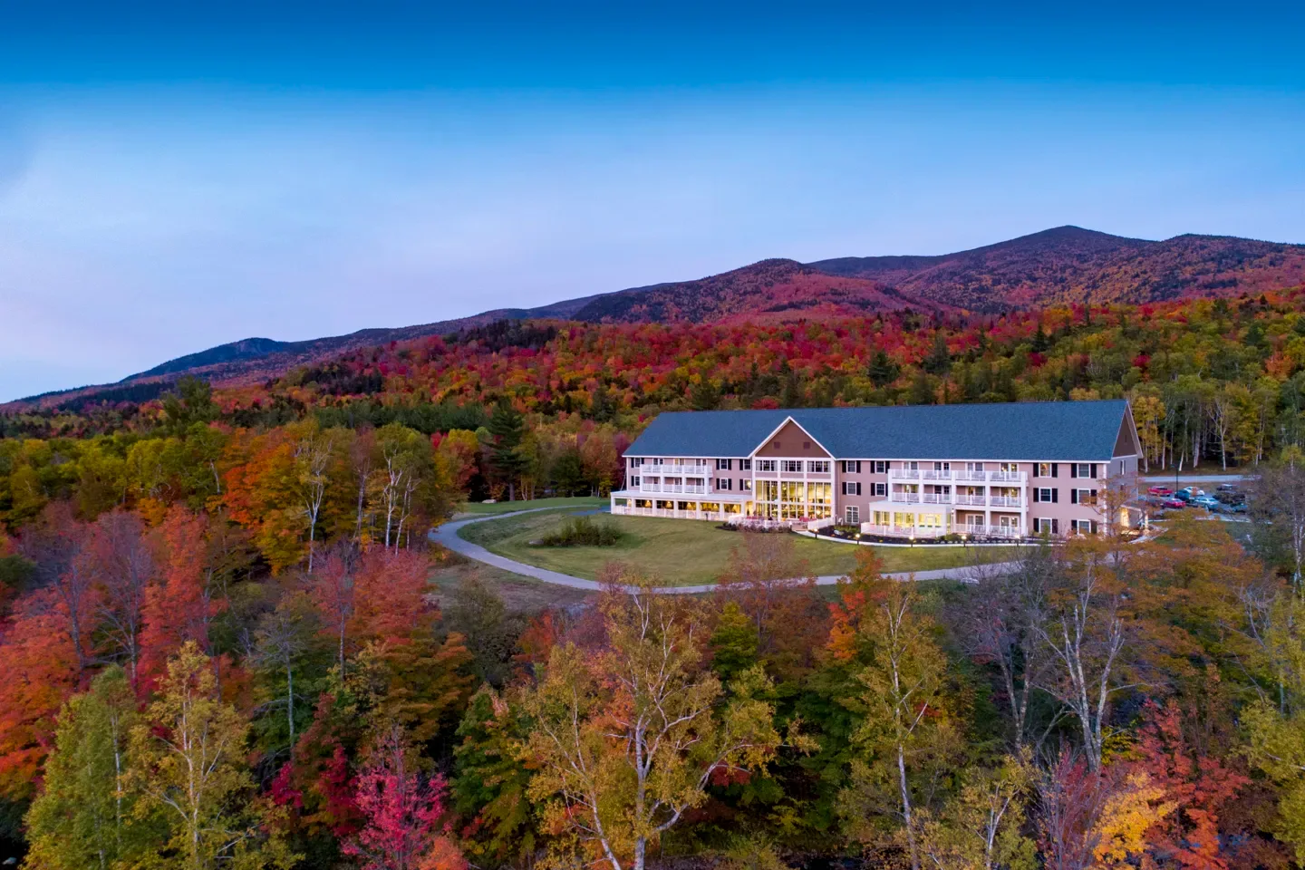 Vista aérea de The Glen House en otoño