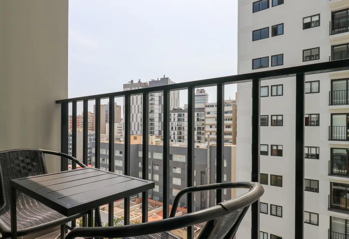 Stunning 3BR w/ Balcony in Upscale Miraflores