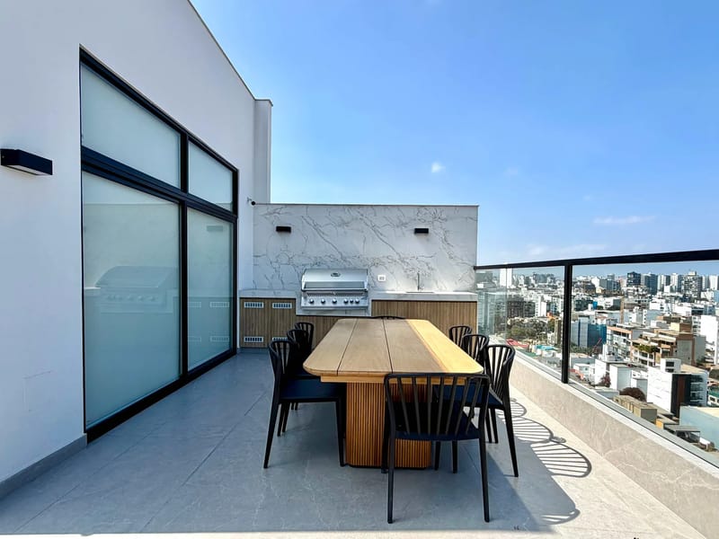 Stunning 3BR w/ Balcony in Upscale Miraflores
