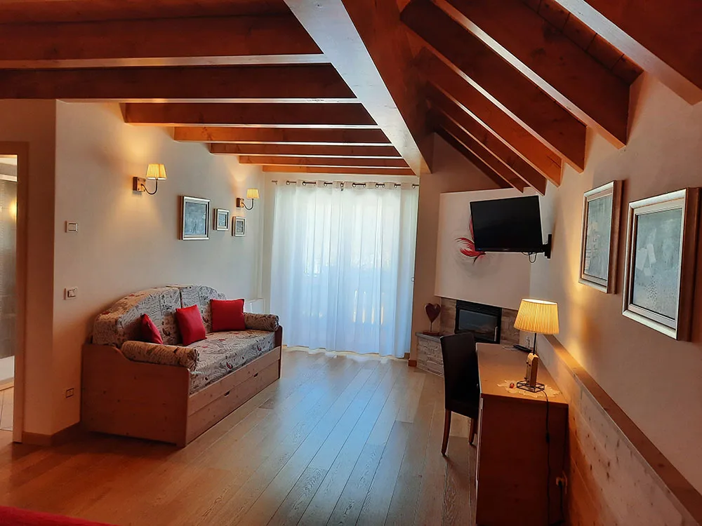 Caminetto room