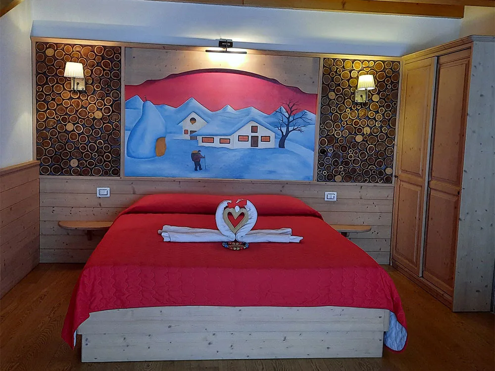 Caminetto room