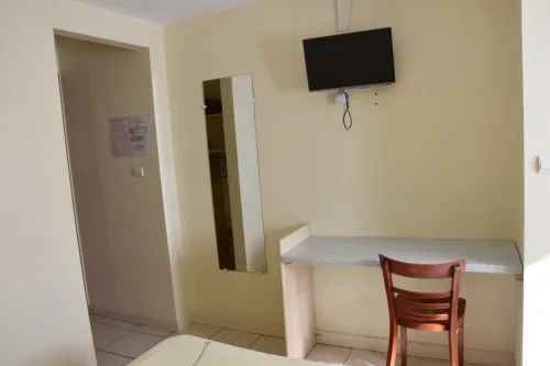 Televisor de la habitación de hotel