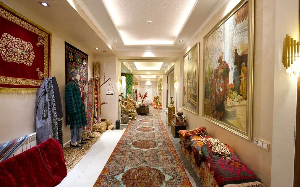 Hotel corridor with carpets and paintings