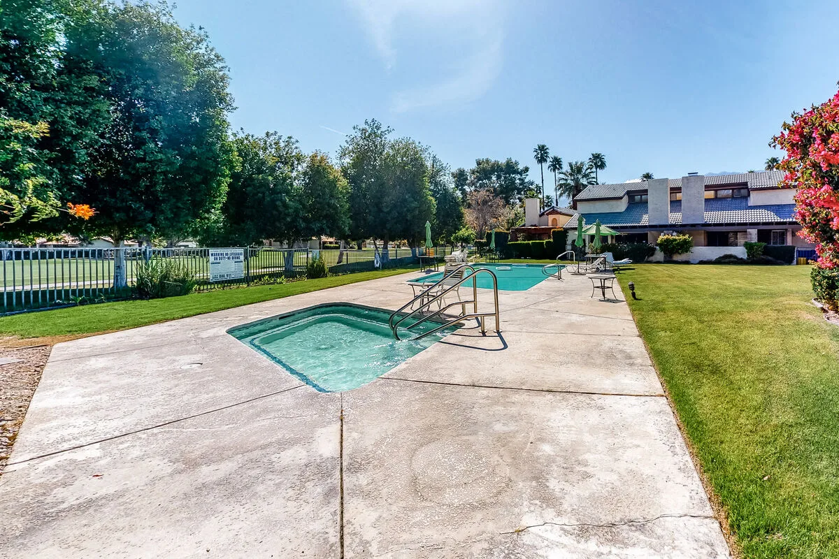 Poolside Getaway - 4610