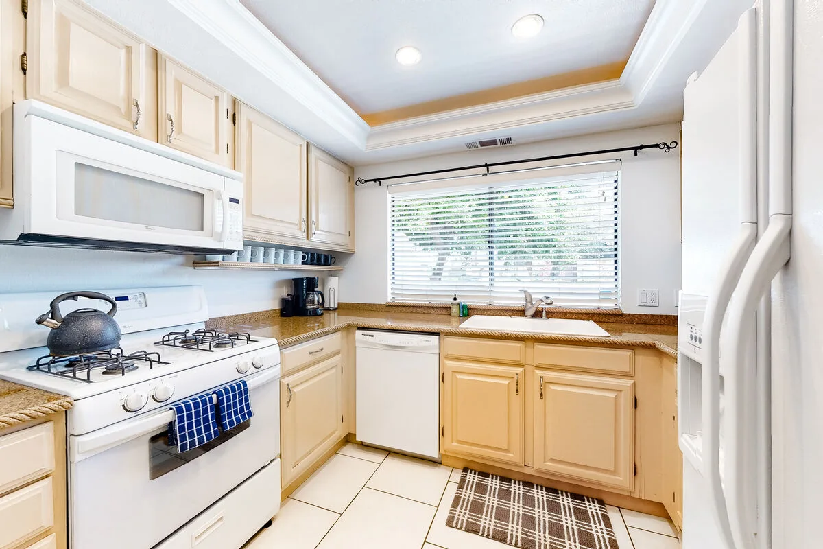 Poolside Getaway - 4610