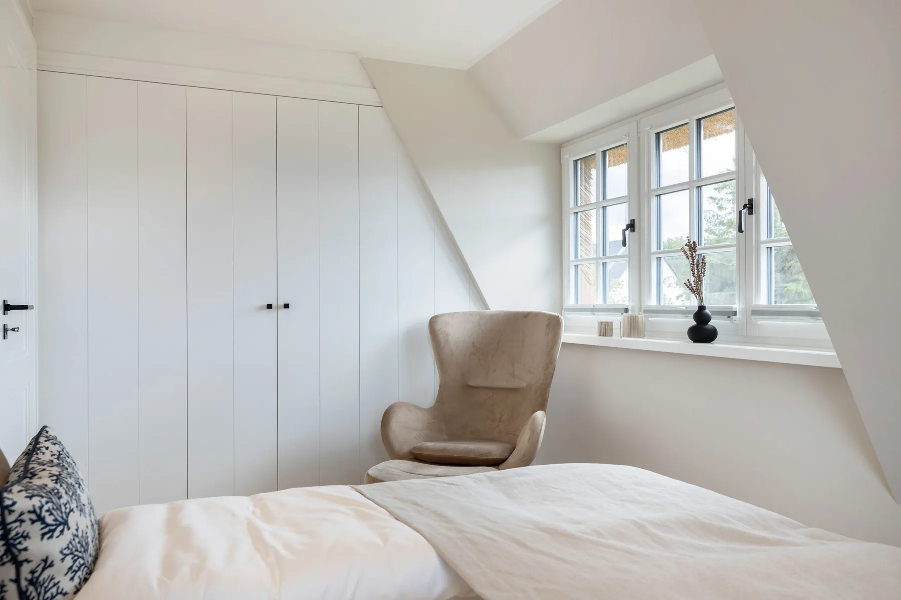 Hausteil im UG, EG, OG, DG ca.  140m² Nutzfläche, keine Haustiere erlaubt.