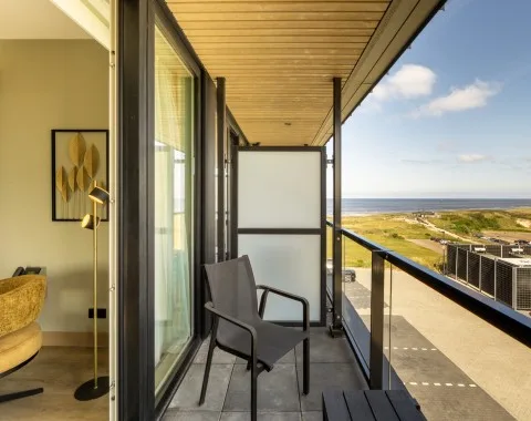Side sea-view room