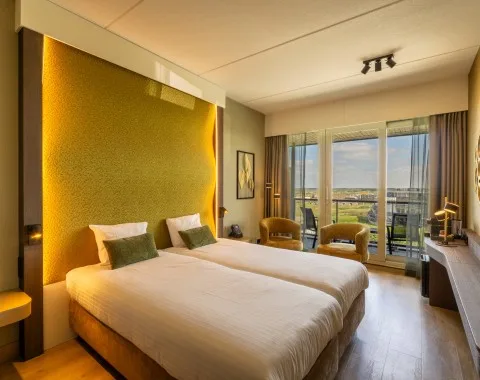 Side sea-view room
