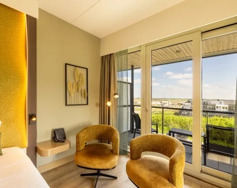 Side sea-view room