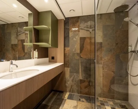 Sea-view room bathroom