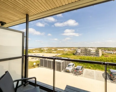 Side sea-view room