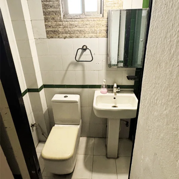 Baño de la habitación superior sin aire acondicionado