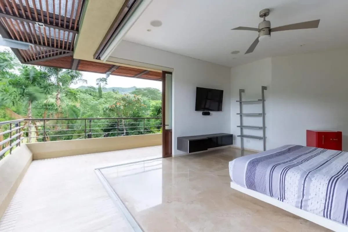 Attractive 6BR Villa w/ Pool at Mesa de Yeguas