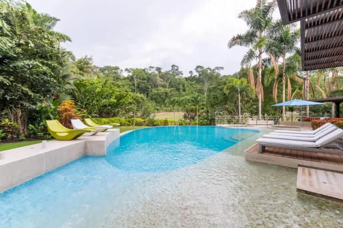Attractive 6BR Villa w/ Pool at Mesa de Yeguas