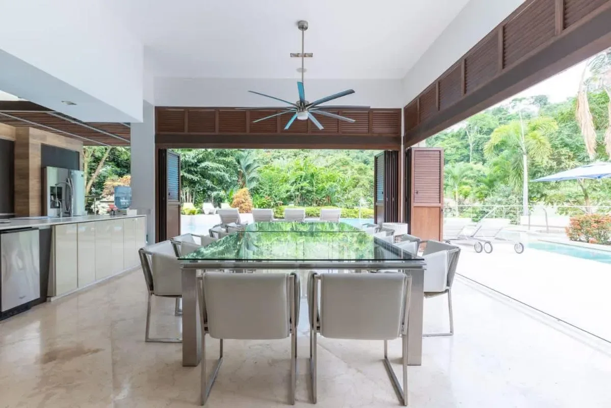 Attractive 6BR Villa w/ Pool at Mesa de Yeguas