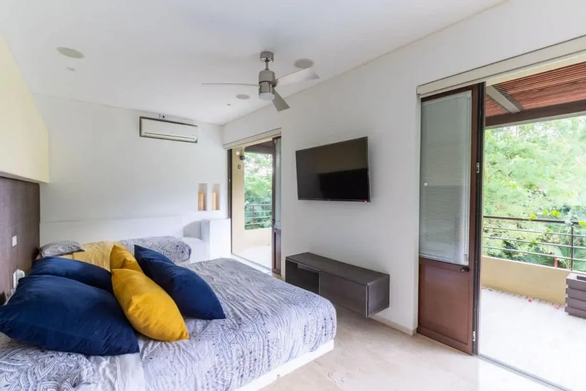 Attractive 6BR Villa w/ Pool at Mesa de Yeguas