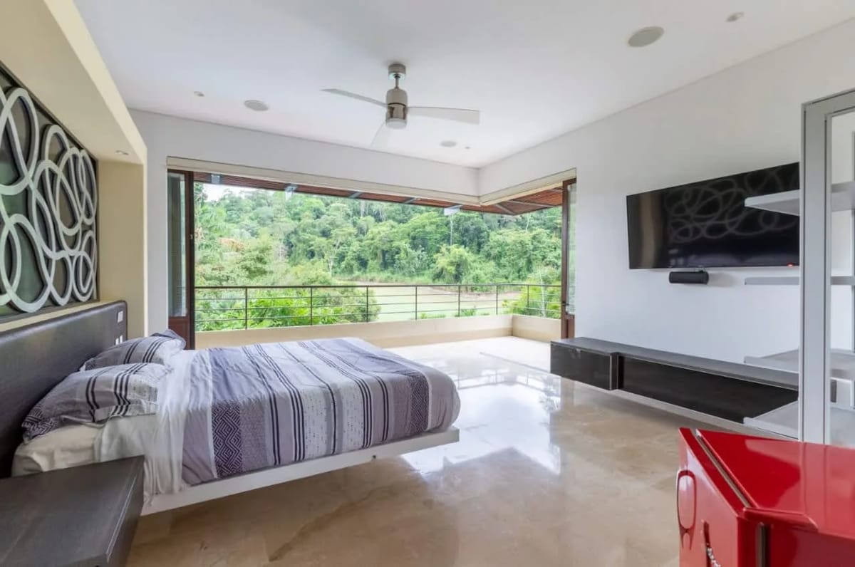 Attractive 6BR Villa w/ Pool at Mesa de Yeguas