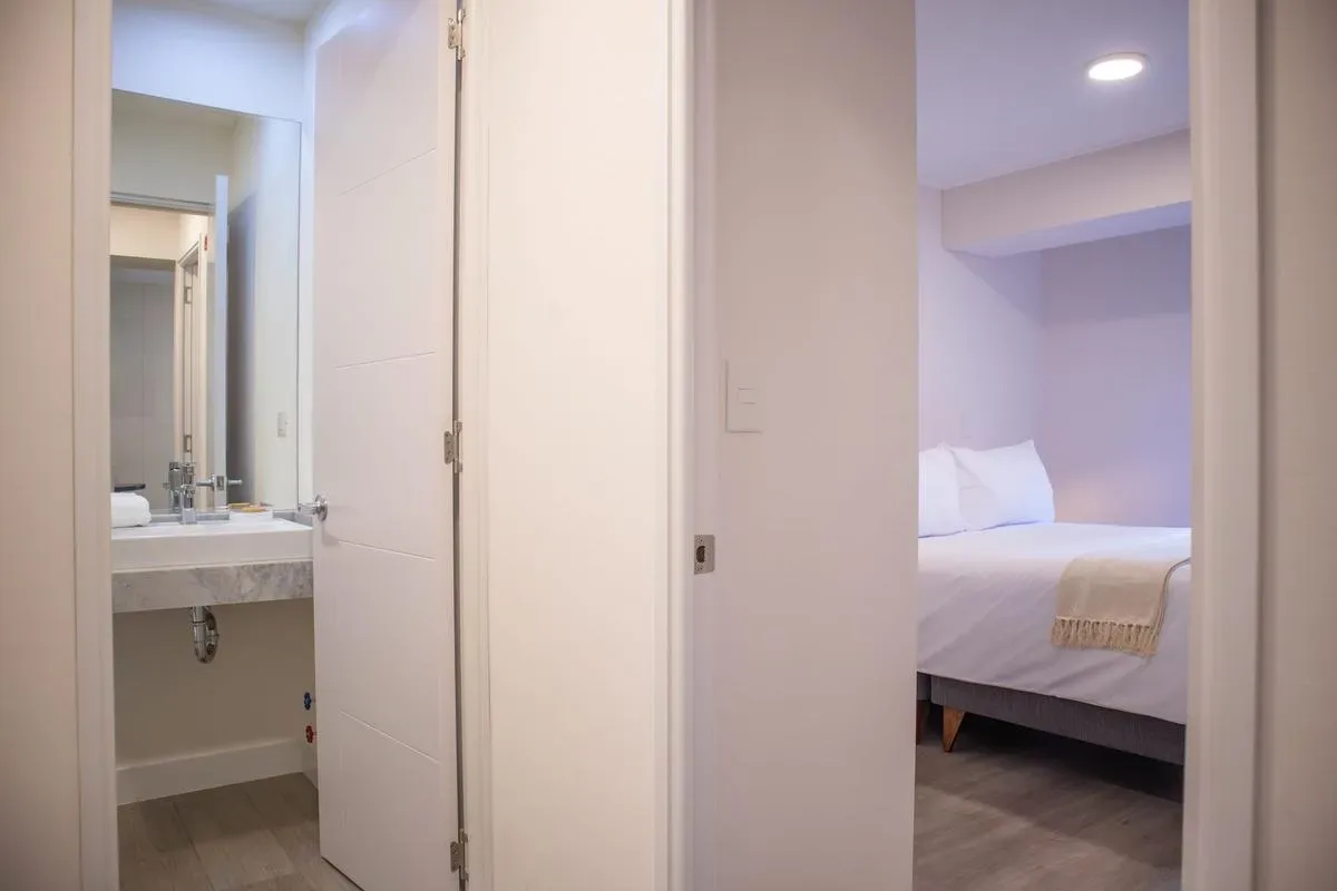 Startling w/Balcony 1BR in Miraflores