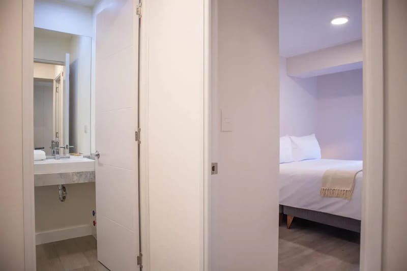 Startling w/Balcony 1BR in Miraflores