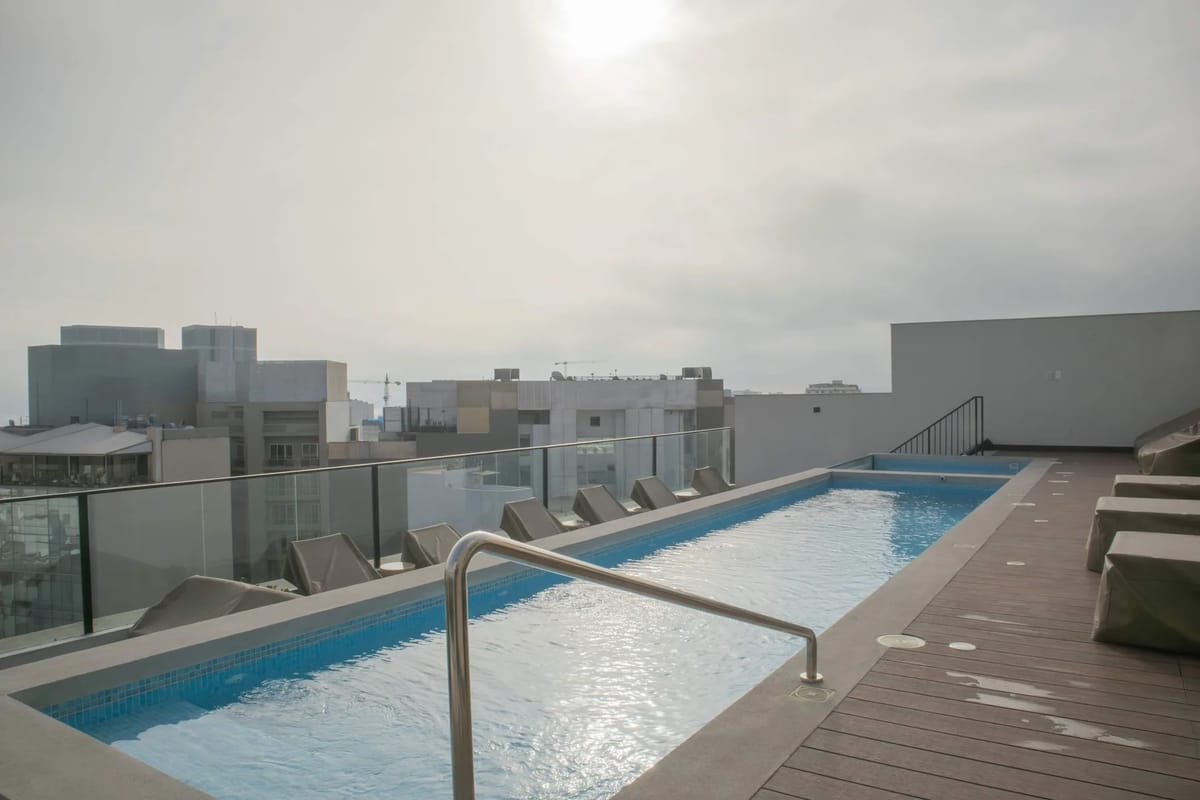 Startling w/Balcony 1BR in Miraflores
