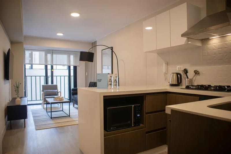 Startling w/Balcony 1BR in Miraflores