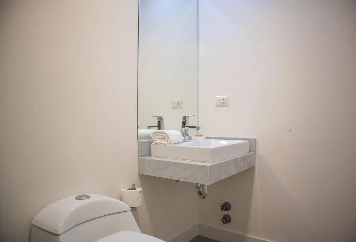 Startling w/Balcony 1BR in Miraflores