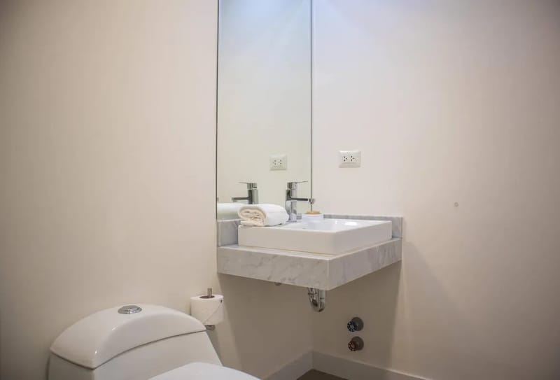 Startling w/Balcony 1BR in Miraflores