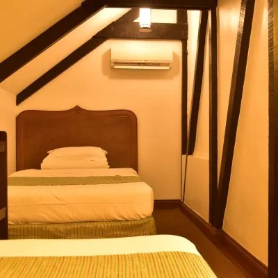 XOXO Attic room