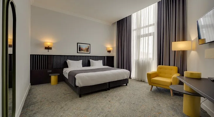 Pine Astoria Hotel