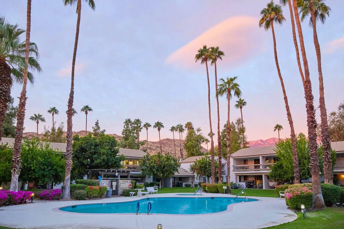 Waverly Palms - 8340
