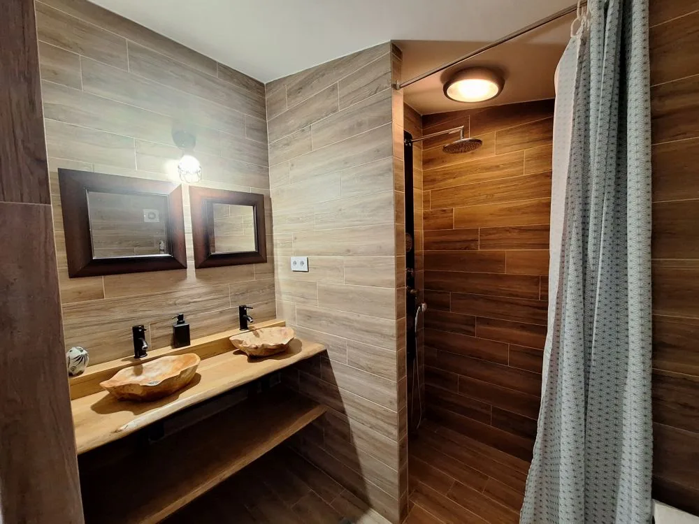 Studio Gina bathroom